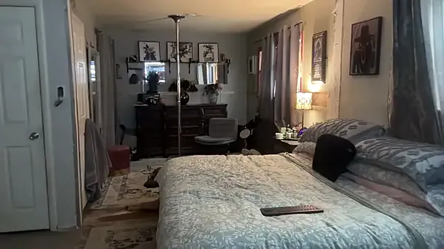 sexyred77713 from StripChat