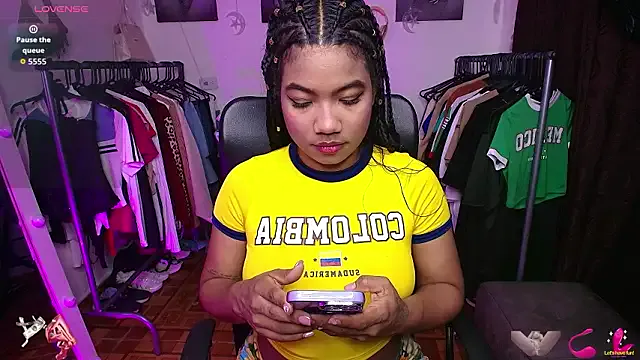 sharlottxl from StripChat