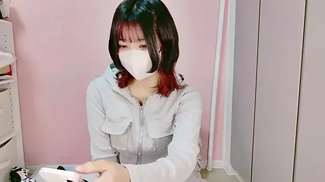 shiori_n from StripChat