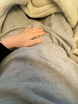 Bicurious hotness: Shiro_3 gets naked while fingering her muff in public shiro_3 from StripChat