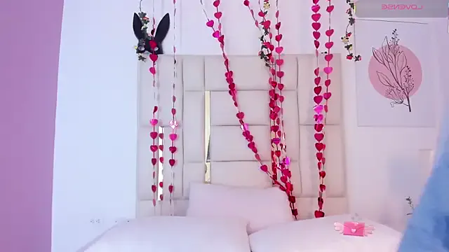 Curious Silvanna-Casstro laying bare and cumming with zir favored sex toy vibrators Silvanna-Casstro from StripChat