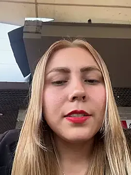 Saucy delight with the curvy Sirel_ from StripChat laying bare on video Sirel_ from StripChat