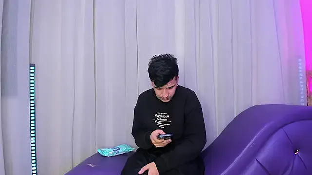 SlimLoves from StripChat