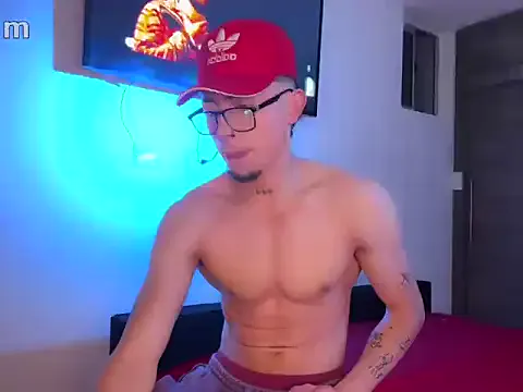 strongManLatino from StripChat