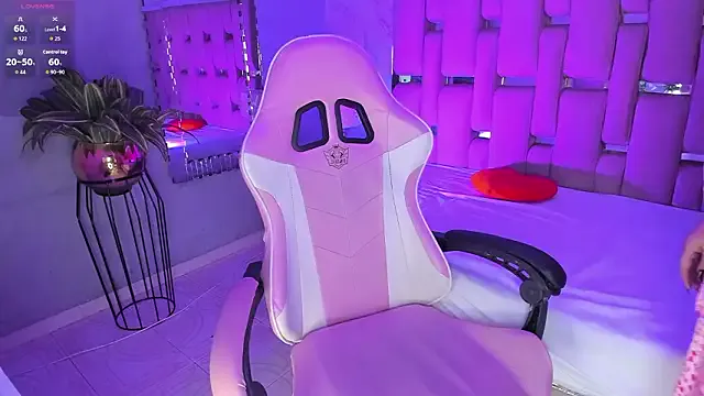 ThanaSaadi from StripChat