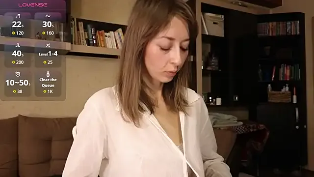 TheGoldenWoman from StripChat