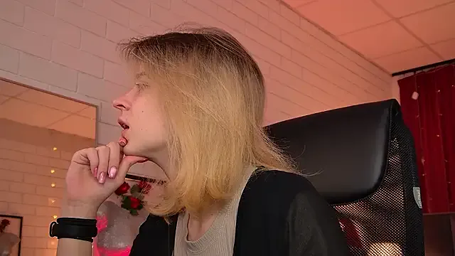 TinaDavil from StripChat