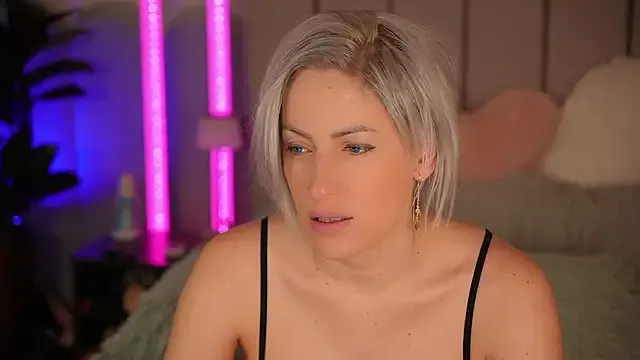 VickySecret96 from StripChat