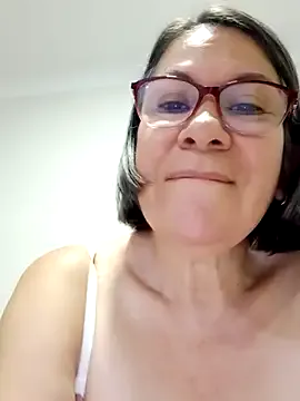 Charming Victoria_wayne gets uncovered and peak while being stared at victoria_wayne from StripChat