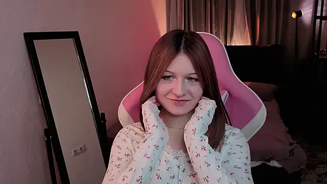 XShyBabyFloraX from StripChat