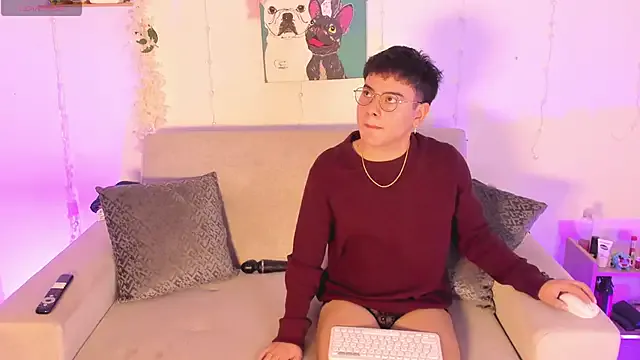 Bicurious sexiness: Young_Ben gets uncovered while caressing her beaver on webcam Young_Ben from StripChat