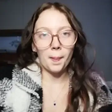 YoungLisaa18 from StripChat