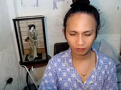 yoursweetmajesticrose from StripChat