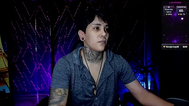 ZhoeStrong from StripChat