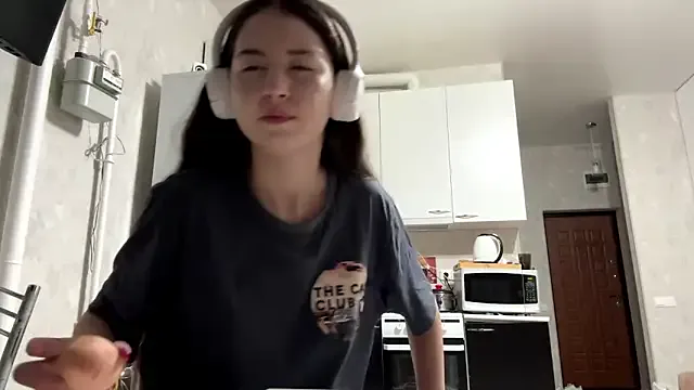 ZyntraLoom from StripChat